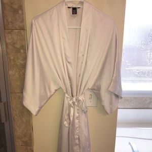 Victoria’s Secret Bridal White Silk Robe XS/S